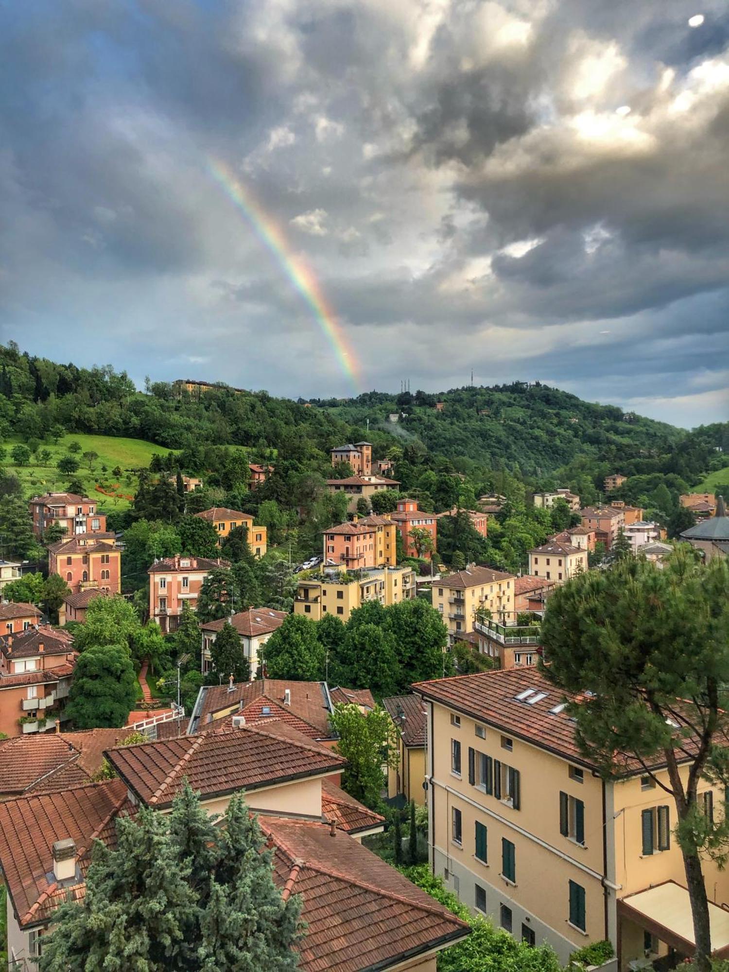 Apartamento Splendido Attico Tra I Colli, Centro Storico E Ospedale Rizzoli Bolonia Exterior foto